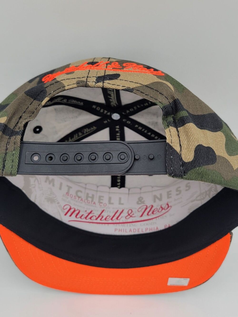 Los Angeles Lakers Mitchell & Ness Camo Neon SnapBack Hat Cap NEW - Picture 5 of 5